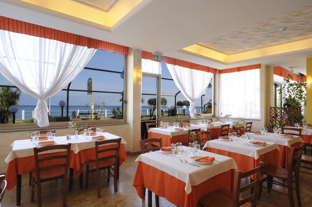 Hotel Delfino Laigueglia Zewnętrze zdjęcie